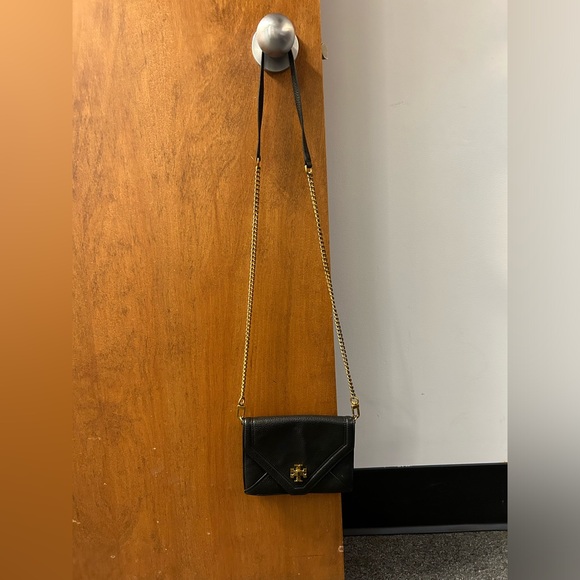 Tory Burch Black Leather Crossbody Bag with Gold Twistlock - Picture 2 of 6